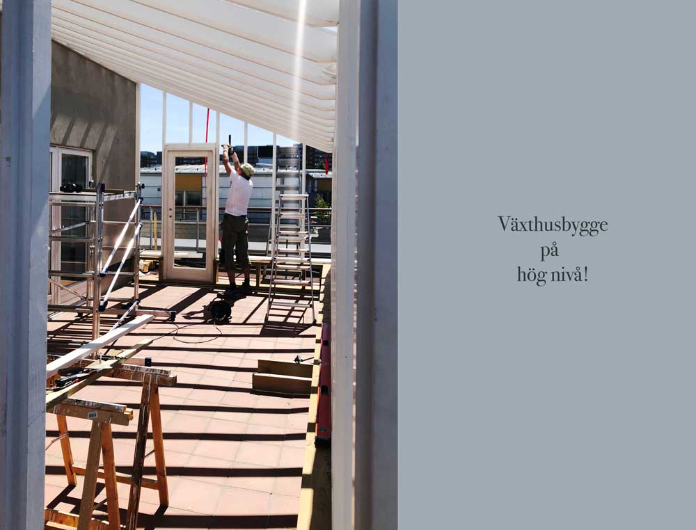 Vår montör Bengt reser ett växthus på en terrass.