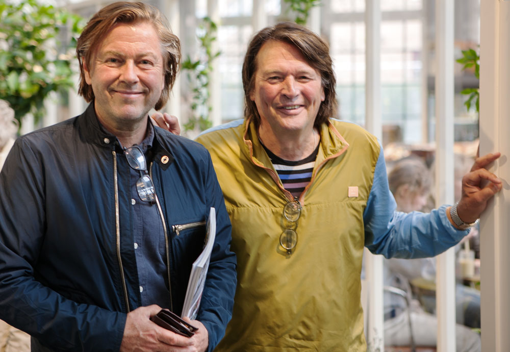 Niclas Steeve och Svante Öqvist i sitt växthus.