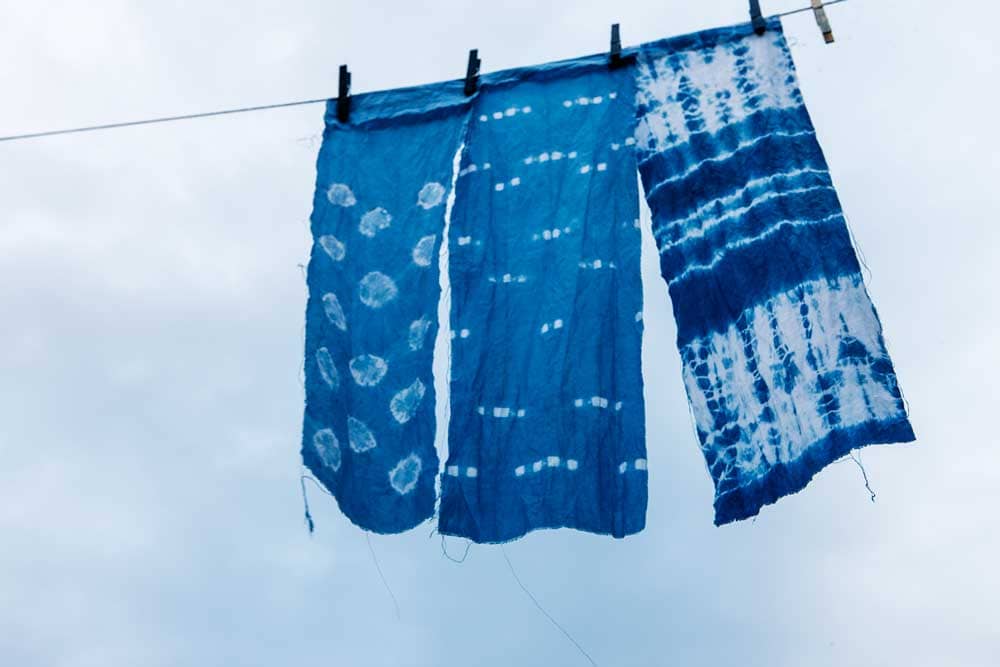 Batikfärgade indogotextil.