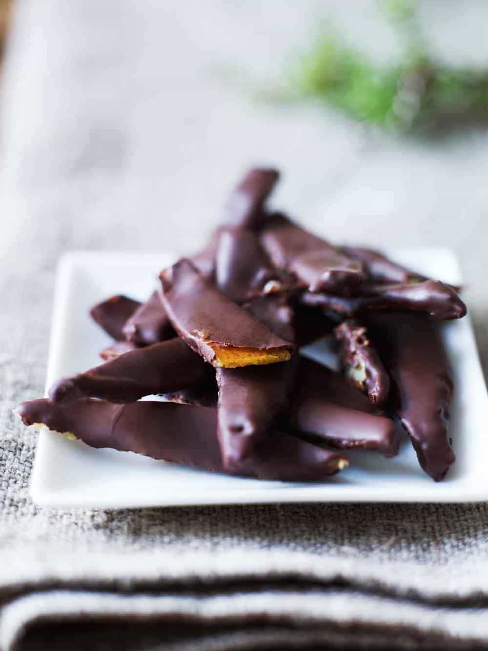 Chokladdoppade och syltade apelsinskal.