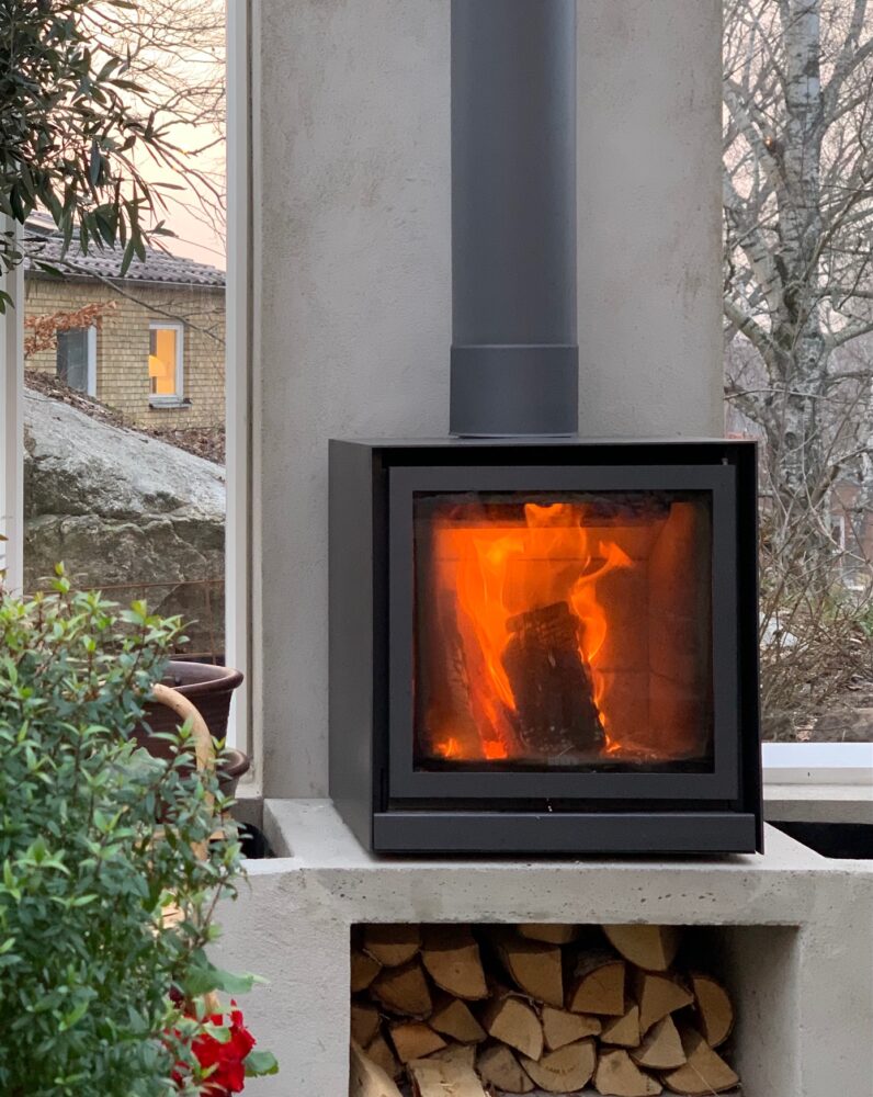 en kamin i växthuset