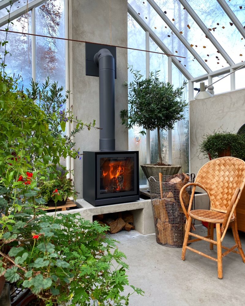en kamin i vätxhuset